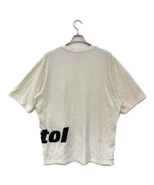 F.C.R.B.（エフシーレアルブリストル）F.C.R.B. (エフシーレアルブリストル) SIDE LOGO TEE ホワイト サイズ:XLの古着・服飾アイテム