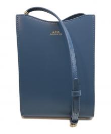 A.P.C.（アーペーセー）の古着「Jamie ロゴ エンボス ネック ポーチ」｜ブルー