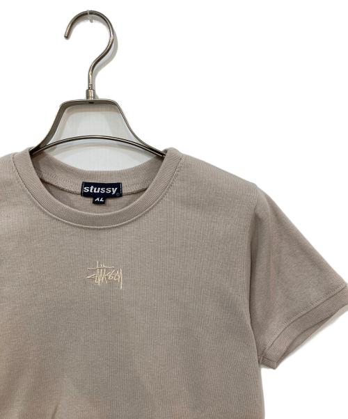 stussy（ステューシー）stussy (ステューシー) ロゴ刺繍Tシャツ ベージュ サイズ:XLの古着・服飾アイテム