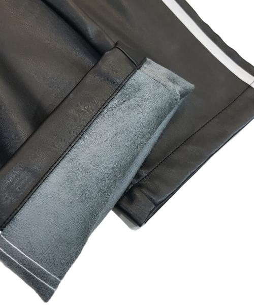 adidas（アディダス）adidas (アディダス) フェイクレザー アディカラー スリーストライプス ファイヤーバード トラックスーツパンツ ブラック サイズ:Lの古着・服飾アイテム