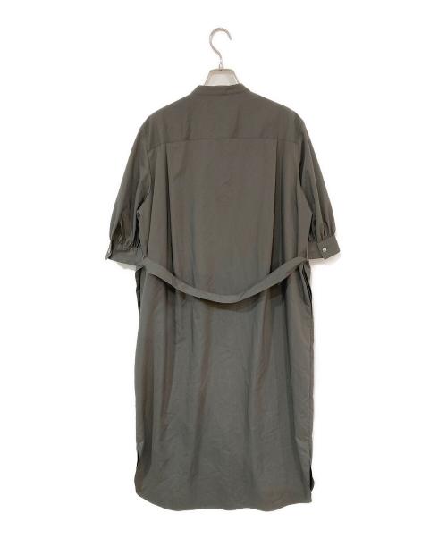 23区（ニジュウサンク）23区 (ニジュウサンク) プレーンストレッチタフタ シャツ ワンピース グレー サイズ:38の古着・服飾アイテム