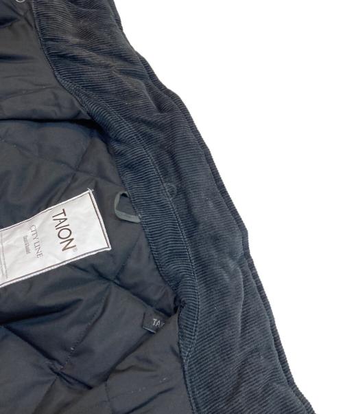 TAION（タイオン）TAION (タイオン) シティ パイピングカラー ロングダウンコート ブラック サイズ:SIZE Sの古着・服飾アイテム