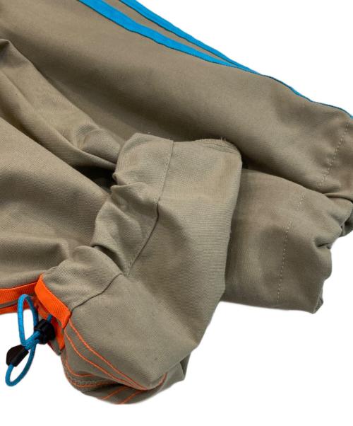 adidas（アディダス）adidas (アディダス) PALACE (パレス) サイドラインカーゴパンツ ベージュ サイズ:2XOの古着・服飾アイテム