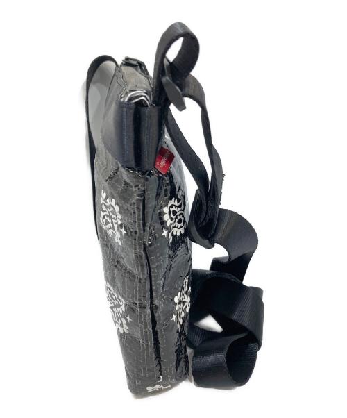 SUPREME（シュプリーム）SUPREME (シュプリーム) Bandana Tarp Side Bag/バンダナタープサイドバッグ ブラックの古着・服飾アイテム
