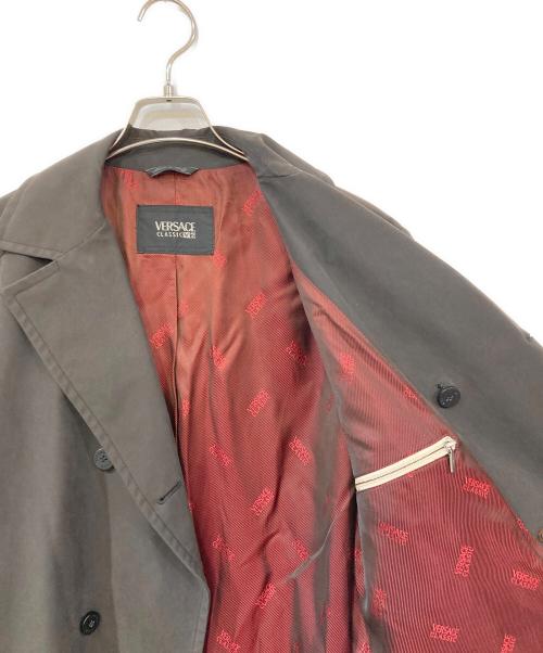 VERSACE CLASSIC（ヴェルサーチクラシック）VERSACE CLASSIC (ヴェルサーチクラシック) トレンチコート グレー サイズ:不明の古着・服飾アイテム