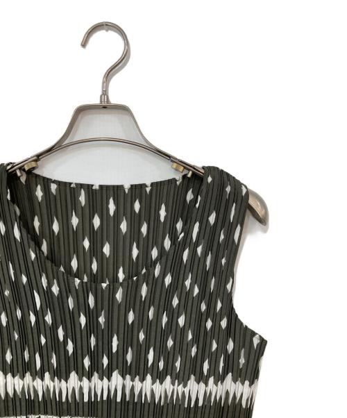 ISSEY MIYAKE（イッセイミヤケ）ISSEY MIYAKE (イッセイミヤケ) 総柄ノースリーブブラウス ホワイト サイズ:2の古着・服飾アイテム