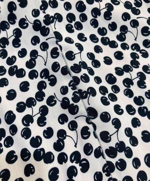 HER LIP TO（ハーリップトゥ）HER LIP TO (ハーリップトゥ) Cherry Pattern Cache-Coeur One-Piece/チェリーパターンカシュクールワンピース ベージュ サイズ:Mの古着・服飾アイテム