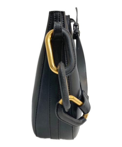 CHARLES & KEITH（チャールズアンドキース）CHARLES & KEITH (チャールズ＆キース) メタリックアクセントムーンバッグ ブラックの古着・服飾アイテム