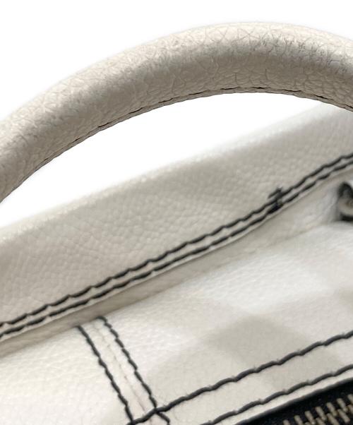 Marc by Marc Jacobs（マークバイマークジェイコブス）Marc by Marc Jacobs (マークバイマークジェイコブス) 2WAYショルダーバッグ ホワイトの古着・服飾アイテム