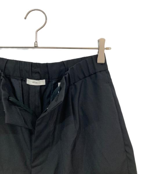 ATON（エイトン）ATON (エイトン) WOOL TROPICAL TAPERED EASY PANTS ブラック サイズ:04の古着・服飾アイテム