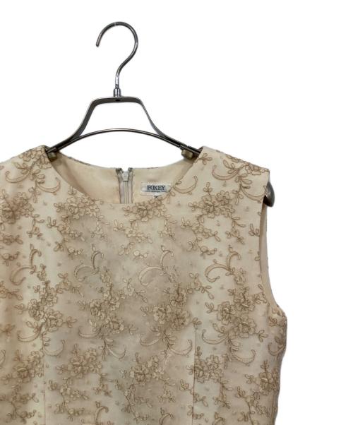 FOXEY NEWYORK（フォクシーニューヨーク）FOXEY NEWYORK (フォクシーニューヨーク) ノースリーブ花柄ワンピース ベージュ サイズ:SIZE 38の古着・服飾アイテム