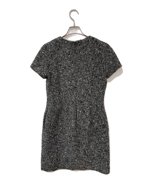 FOXEY NEWYORK（フォクシーニューヨーク）FOXEY NEWYORK (フォクシーニューヨーク) ビジュー装飾ワンピース グレー サイズ:SIZE 38の古着・服飾アイテム
