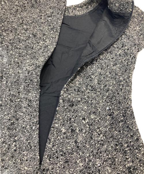 FOXEY NEWYORK（フォクシーニューヨーク）FOXEY NEWYORK (フォクシーニューヨーク) ビジュー装飾ワンピース グレー サイズ:SIZE 38の古着・服飾アイテム