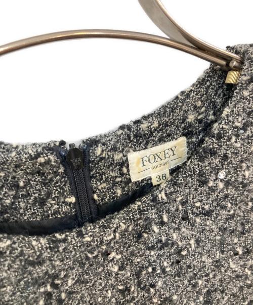FOXEY NEWYORK（フォクシーニューヨーク）FOXEY NEWYORK (フォクシーニューヨーク) ビジュー装飾ワンピース グレー サイズ:SIZE 38の古着・服飾アイテム