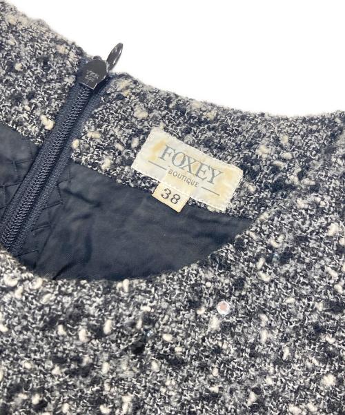 FOXEY NEWYORK（フォクシーニューヨーク）FOXEY NEWYORK (フォクシーニューヨーク) ビジュー装飾ワンピース グレー サイズ:SIZE 38の古着・服飾アイテム