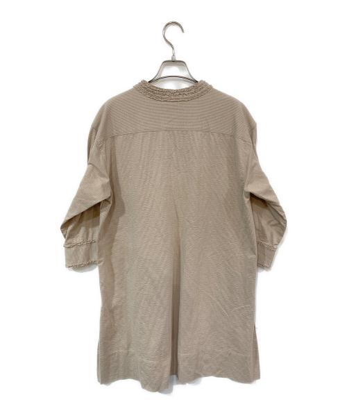 INGEBORG（インゲボルグ）INGEBORG (インゲボルグ) スズラン刺繍アクセントストライプチュニック ベージュ サイズ:-の古着・服飾アイテム