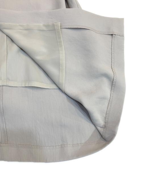 allureville（アルアバイル）allureville (アルアバイル) アセテートツイルウエストツイストワンピース ベージュ サイズ:SIZE 1の古着・服飾アイテム