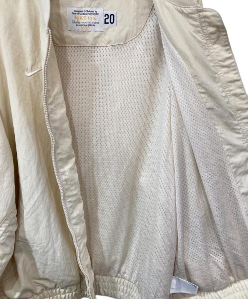 NIKE（ナイキ）NIKE (ナイキ) FEAR OF GOD (フィア・オブ・ゴッド) NRG W BASKETBALL JACKE アイボリー サイズ:XLの古着・服飾アイテム