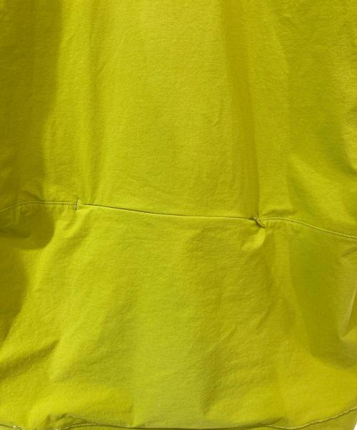 KLATTERMUSEN（クレッタルムーセン）KLATTERMUSEN (クレッタルムーセン) FREJ TEE ジャケット イエロー サイズ:Sの古着・服飾アイテム