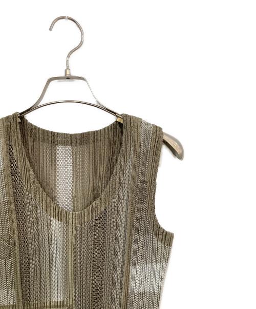 PLEATS PLEASE（プリーツプリーズ）PLEATS PLEASE (プリーツプリーズ) プリーツノースリーブカットソー カーキ サイズ:SIZE 3の古着・服飾アイテム