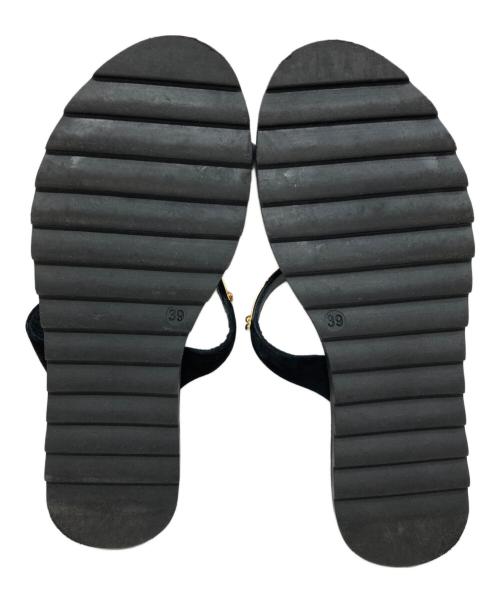il Sandalo（イルサンダロ）il Sandalo (イルサンダロ) ゴールドプレートサムループサンダル ブラック サイズ:SIZE 39の古着・服飾アイテム