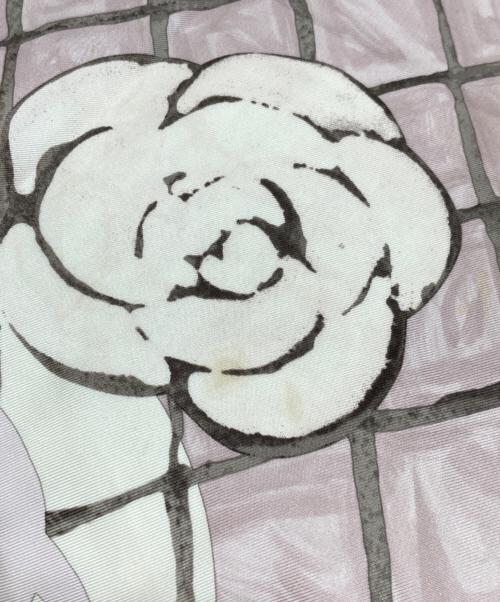 CHANEL（シャネル）CHANEL (シャネル) ココマークカメリアシルクスカーフ ピンクの古着・服飾アイテム