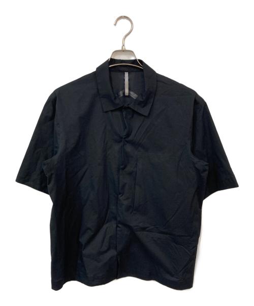 ARC'TERYX VEILANCE（アークテリクスヴェイランス）ARC'TERYX VEILANCE (アークテリクス ヴェイランス) Demlo Shirt SS/デムロシャツSS ブラック サイズ:SIZE Sの古着・服飾アイテム