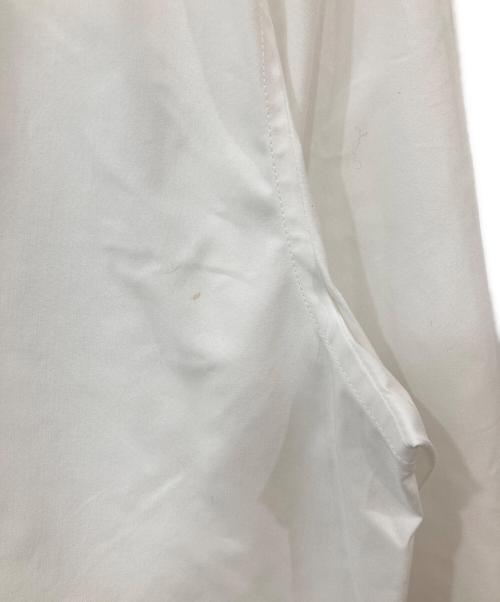 FRED PERRY（フレッドペリー）FRED PERRY (フレッドペリー) スナップパッチフーディ ホワイト サイズ:SIZE Lの古着・服飾アイテム