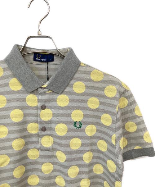 FRED PERRY（フレッドペリー）FRED PERRY (フレッドペリー) ポロシャツ グレー×イエロー サイズ:SIZE L 未使用品の古着・服飾アイテム