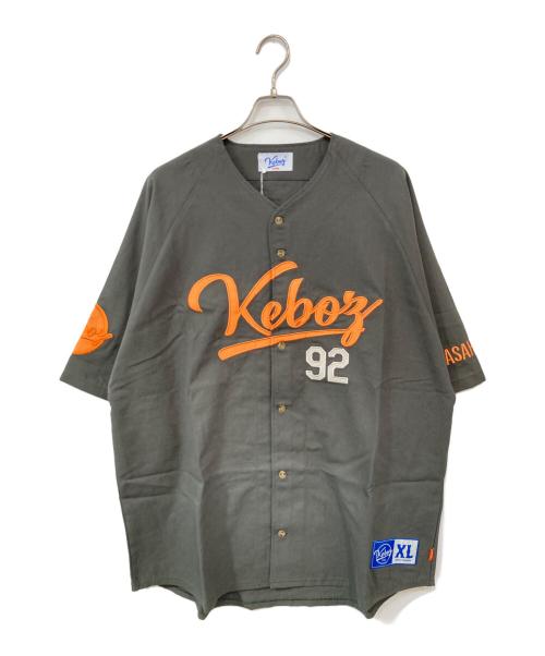 KEBOZ（ケボズ）KEBOZ (ケボズ) ベースボールシャツ グレー サイズ:SIZE XL 未使用品の古着・服飾アイテム
