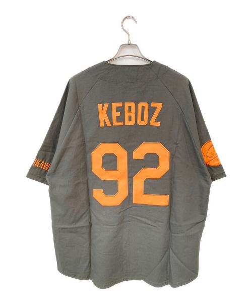 KEBOZ（ケボズ）KEBOZ (ケボズ) ベースボールシャツ グレー サイズ:SIZE XL 未使用品の古着・服飾アイテム