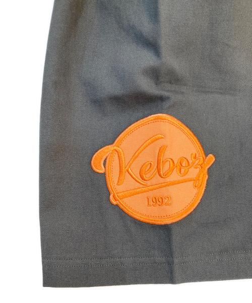KEBOZ（ケボズ）KEBOZ (ケボズ) ベースボールシャツ グレー サイズ:SIZE XL 未使用品の古着・服飾アイテム