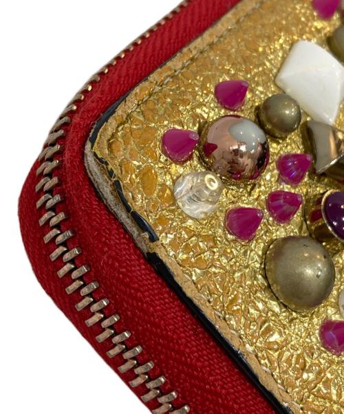 Christian Louboutin（クリスチャン・ルブタン）Christian Louboutin (クリスチャン・ルブタン) バネトーネマルチスタッズラウンドジップウォレット ゴールドの古着・服飾アイテム