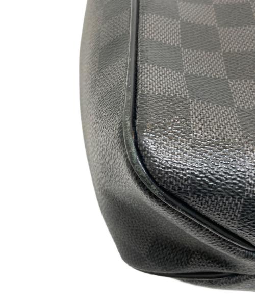 LOUIS VUITTON（ルイ ヴィトン）LOUIS VUITTON (ルイ ヴィトン) ダミエ・グラフィット PVC ショルダーバッグ ブラックの古着・服飾アイテム