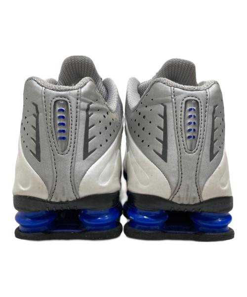 NIKE（ナイキ）NIKE (ナイキ) SHOX R4 WHITE/METALLIC SILVER-RACER BLUE ホワイト サイズ:26.5㎝の古着・服飾アイテム