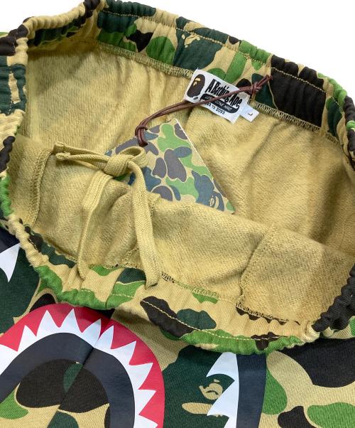 A BATHING APE（アベイシングエイプ）A BATHING APE (ア ベイシング エイプ) ABC camo shark sweatshort グリーン サイズ:Lの古着・服飾アイテム