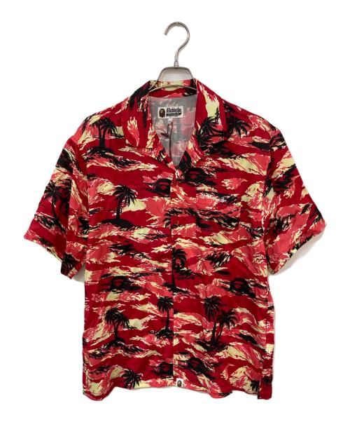 A BATHING APE（アベイシングエイプ）A BATHING APE (ア ベイシング エイプ) カモパームツリーオープンカラーシャツ レッド サイズ:Mの古着・服飾アイテム