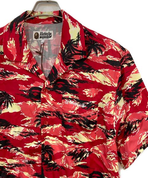 A BATHING APE（アベイシングエイプ）A BATHING APE (ア ベイシング エイプ) カモパームツリーオープンカラーシャツ レッド サイズ:Mの古着・服飾アイテム