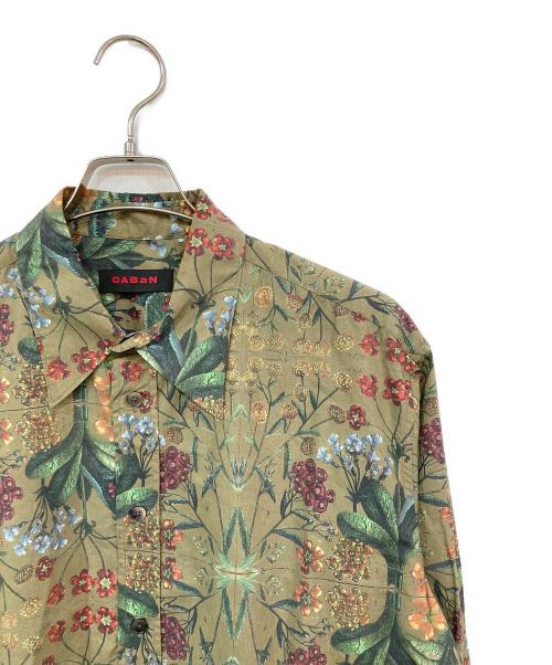CABAN（キャバン）CABAN (キャバン) コットン パレルモフラワープリントレギュラーシャツ カーキ サイズ:SIZE Mの古着・服飾アイテム