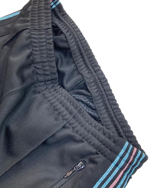 Needles（ニードルズ）Needles (ニードルズ) LOVELESS (ラブレス) EXCLUSIVE STRAIGHT/エクスクルーシブストレート　トラックパンツ ブラック サイズ:SIZE Mの古着・服飾アイテム