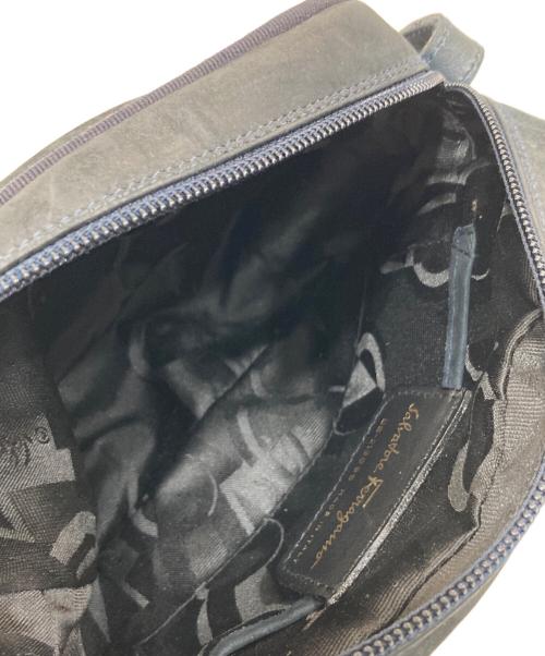 Ferragamo（フェラガモ）Ferragamo (フェラガモ) ヴァラリボンショルダーバッグ ブラックの古着・服飾アイテム