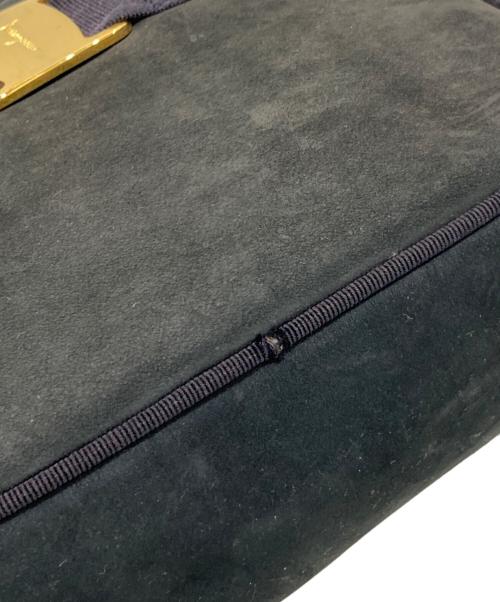 Ferragamo（フェラガモ）Ferragamo (フェラガモ) ヴァラリボンショルダーバッグ ブラックの古着・服飾アイテム