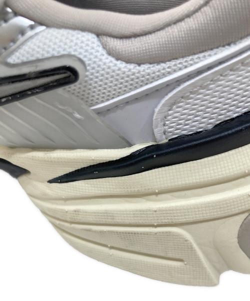 NIKE（ナイキ）NIKE (ナイキ) W V2K RUN ローカットスニーカー ホワイト サイズ:SIZE 23.5cmの古着・服飾アイテム