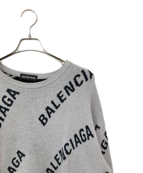 BALENCIAGA（バレンシアガ）BALENCIAGA (バレンシアガ) ALLOVER LOGO CREWNECK KNIT/オールオーバーロゴクルーネックニット グレー サイズ:SIZE Lの古着・服飾アイテム