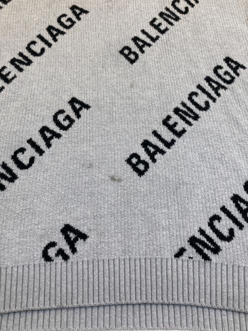 BALENCIAGA（バレンシアガ）BALENCIAGA (バレンシアガ) ALLOVER LOGO CREWNECK KNIT/オールオーバーロゴクルーネックニット グレー サイズ:SIZE Lの古着・服飾アイテム