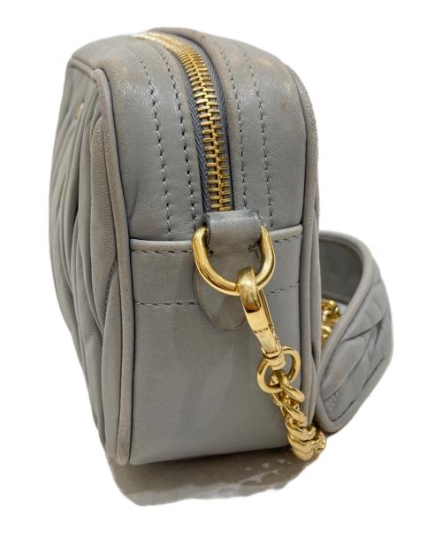 MIU MIU（ミュウミュウ）MIU MIU (ミュウミュウ) マテラッセチェーンショルダーバッグ グレーの古着・服飾アイテム