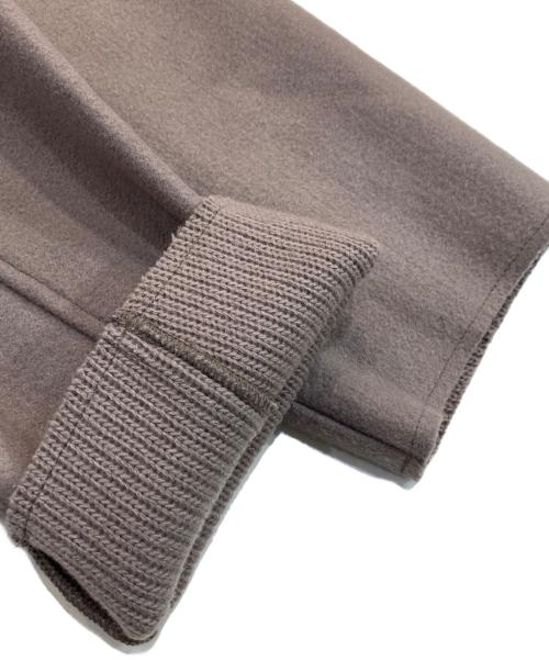 INGEBORG（インゲボルグ）INGEBORG (インゲボルグ) カメリアコサージュ付きガウンコート ベージュ サイズ:-の古着・服飾アイテム