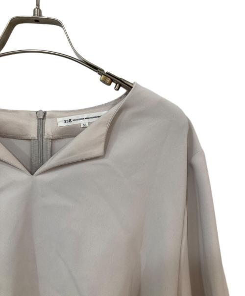 23区（ニジュウサンク）23区 (ニジュウサンク) トリアセダブルジョーゼット ブラウス ベージュ サイズ:50の古着・服飾アイテム
