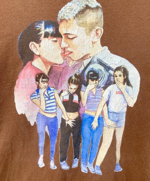SUPREME（シュプリーム）Supreme (シュプリーム) Kiss Tee/キス ティー ブラウン サイズ:SIZE Mの古着・服飾アイテム