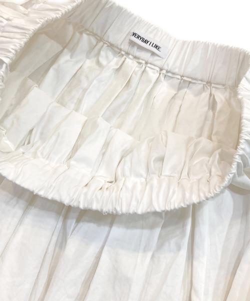 EVERYDAY I LIKE.（エヴリデイ アイ ライク）EVERYDAY I LIKE. (エヴリデイ アイ ライク) Cotton Dramatic ギャザースカート ホワイト サイズ:-の古着・服飾アイテム